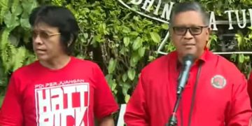 Adian Napitupulu (kiri) dan Hasto Kristiyanto (Youtube Kompas TV/tangkapan layar)