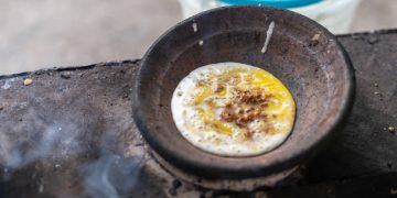 Makan Serabi (iStockphoto)