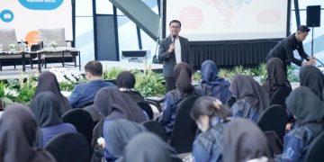 Marinus Gea saat menyamoaikan kuliah umum (Foto Suaranusantara)