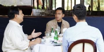 Gibran Rakabuming saat bersama Prabowo Subianto (foto @gibran_tweet)