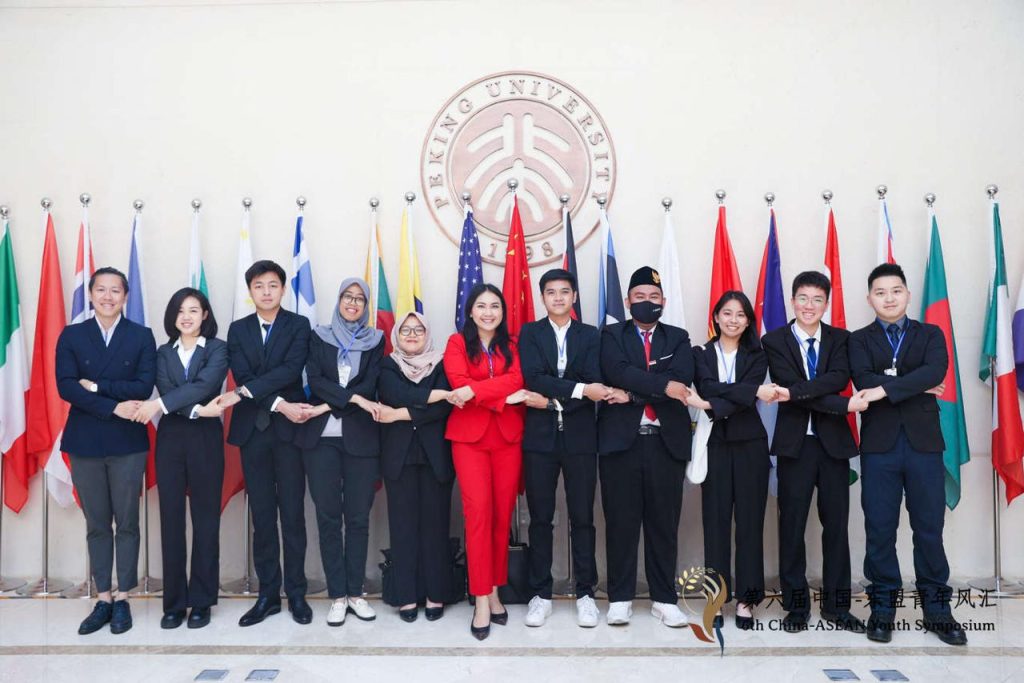 Meryl Rouli Saragih (baju merah) bersama delegasi muda simposium China-ASEAN (foto instagram merylroulisaragih/tangkapan layar)