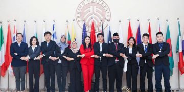 Meryl Rouli Saragih (baju merah) bersama delegasi muda simposium China-ASEAN (foto instagram merylroulisaragih/tangkapan layar)
