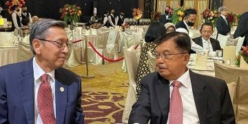 Jusuf Kalla berbincang dengan Wapres ke 11 Prof. Dr. Boediono Ph.D (Instagram/@jusufkalla)