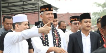 Lantunan Ayat Suci Al-Quran Iringi Ziarah di Makam Sultan Maulana Hasanuddin, Ganjar Pranowo : Banten Jadi Pusat Peradaban dan Contoh Toleransi Berjalan Baik