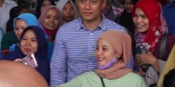 SS IG AHY / Agus foto bersama buruh-buruh wanita