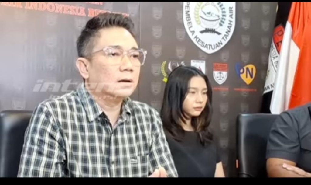 SC Intens Investigasi / Konferensi pers Teten Anisa dan pengacara terkait kasus perselingkuhan virgoun