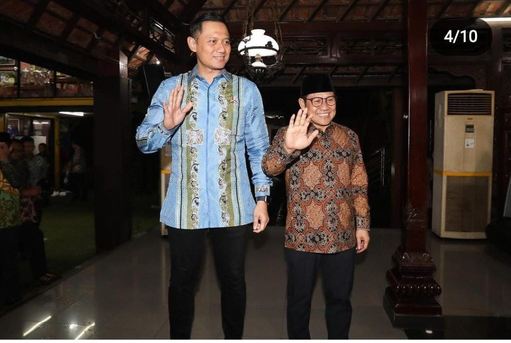 SS Instagram AHY / AHY Dan Cak Imin berpose foto kepada Media.