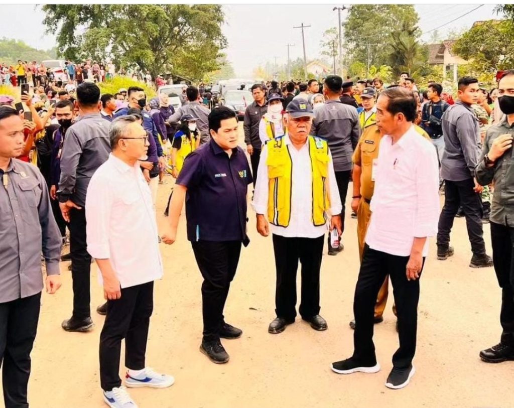 Jokowi bersama menterinya tinjau jalanan rusak di Lampung SS IG Jokowi