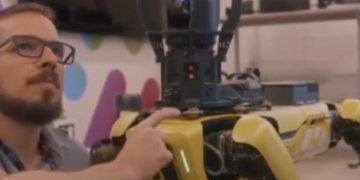 robot anjing yang dapat berbicara layaknya manusia (Ist)