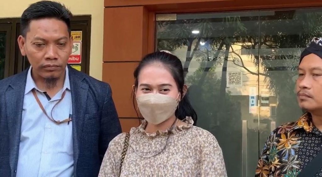 AD Karyawati Cikarang Korban staycation bos usai diperiksa polisi // Istimewa