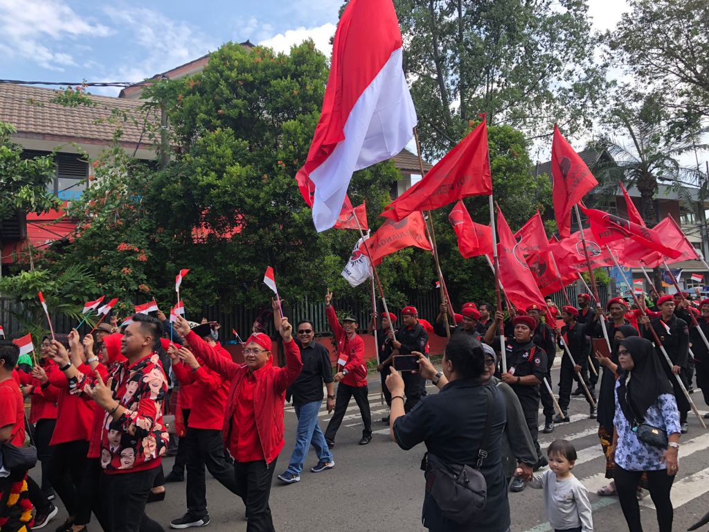 Foto : Ketua DPC PDI Perjuangan yang diiringi Seni Parade Reog, Kamis (11/5/2023). (Maya)