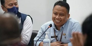 Supian Suri (kemeja biru) foto Jurnal Depok/tangkapan layar