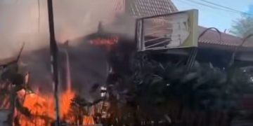 Kebakaran Rumah Makan Jasunda DiTangsel ( Tangkapan Layar Instagram @bsdupdate )