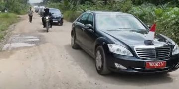 saat Presiden Jokowi ubah rute tinjau jalan rusak di Jambi (Ist)