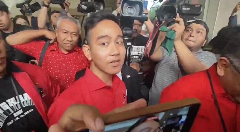 ekspresi gibran saat ditanya pindah ke Partai Gerindra // SS Istimewa