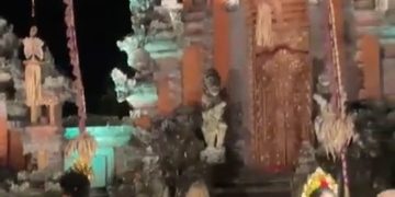 Bule bugil saat pementasan tari di Bali (Twitter/@_wahego)