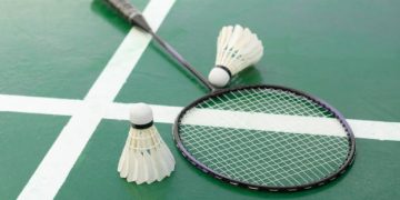 Raket badminton (iStcokphoto)