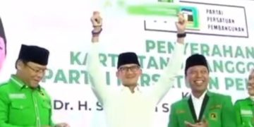 Senyum Mengembang Sandiaga Usai Resmi Jadi Kader PPP