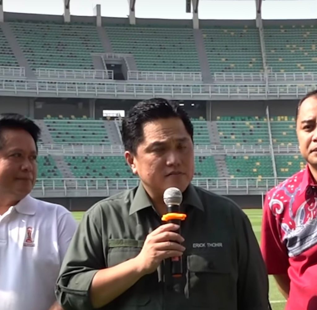 Erick Thohir Melakukan Pengecekan Stadion Gelora Bung Tomo Jelang Pertandingan Indonesia Vs Palestina ( Instagram @erickthohir )