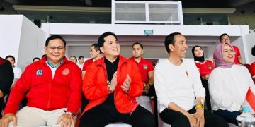 Setpres RI Jokowi bersama pembantunya saksikan Indoneia vs Argentina