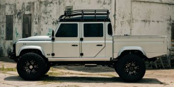 Land Rover Defender 130 Generasi Lawas Mengalami Pembaruan Gagah oleh Himalaya 4x4
