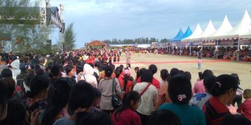 Ribuan Warga Membanjiri Pantai Bozihona dalam Penutupan Munas HIMNI