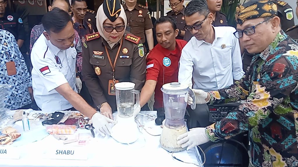 Barang bukti sabu di Lebak dimusnahkan dengan cara diblender.(Def)