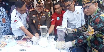 Barang bukti sabu di Lebak dimusnahkan dengan cara diblender.(Def)
