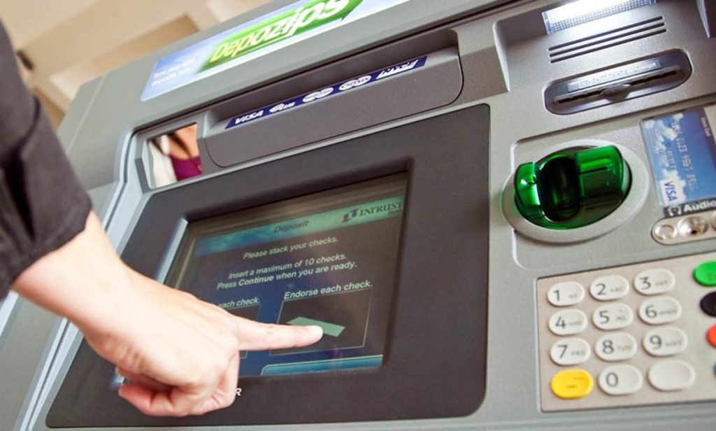 Cara tarik tunai qris di mesin ATM (Dok ist)