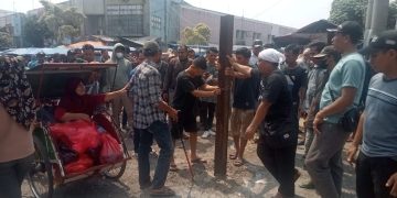 Warga dan Pedagang Bongkar Paksa Penutup Akses Jalan Masuk Pasar dan Stasiun, Begini Respon Pemkab Lebak