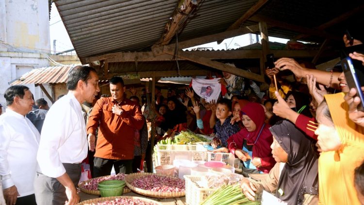 Presiden Jokowi Optimistis dengan Stabilitas Harga Pangan di Pasar Grogolan Baru