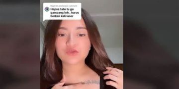 Natalie Holscher pamerkan Tato dibeberapa bagian tubuhnya saat live di Tik Tok(live@Natalieholscher14)