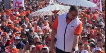 Anies Baswedan Naik Sisingaan Bersama Ribuan Relawan(instastory@aniesbaswedan)