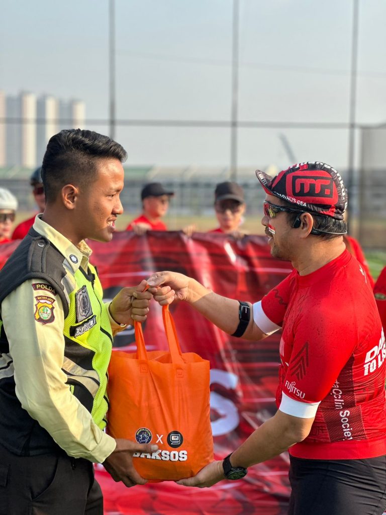 Baksos Meriahkan Kemerdekaan,Marinus Gea Berikan Bantuan kepada Pekerja Kawasan PIK 2
