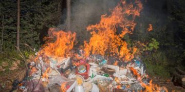 Foto : ilustrasi bakar sampah