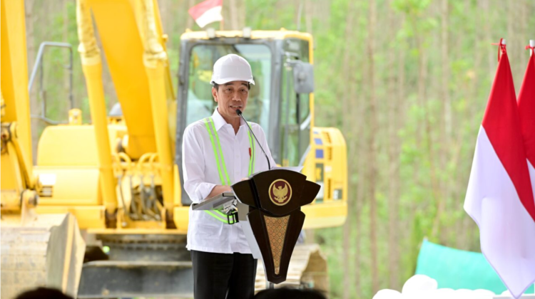 Jokowi Tinjau Pembangunan Kantor Presiden di IKN