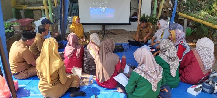 Pemerintah Kota Tangerang melalui Dinas Ketahanan Pangan (DKP) intensifkan pembinaan Kelompok Wanita Tani (KWT) dengan program pemanfaatan pekarangan untuk meningkatkan gizi dan mencegah stunting.