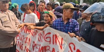 Warga Lebak Tolak Pembangunan Peternakan Ayam, Tuding Tak Sesuai RT RW