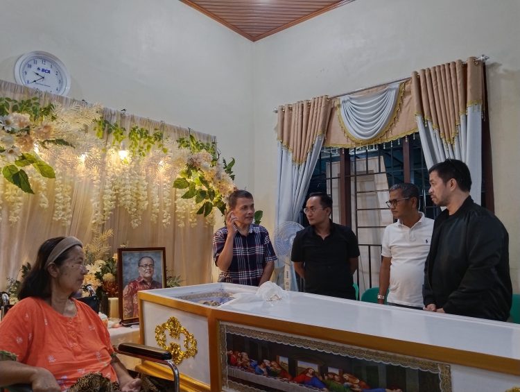 Kunjugan HIMNI di rumah duka (dok Suaranusantara)