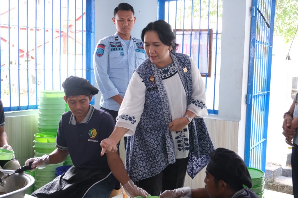 Kakanwil Kumham Provinsi Lampung Sorta Delima Tobing saat kunjungan kerja (Dok ist)