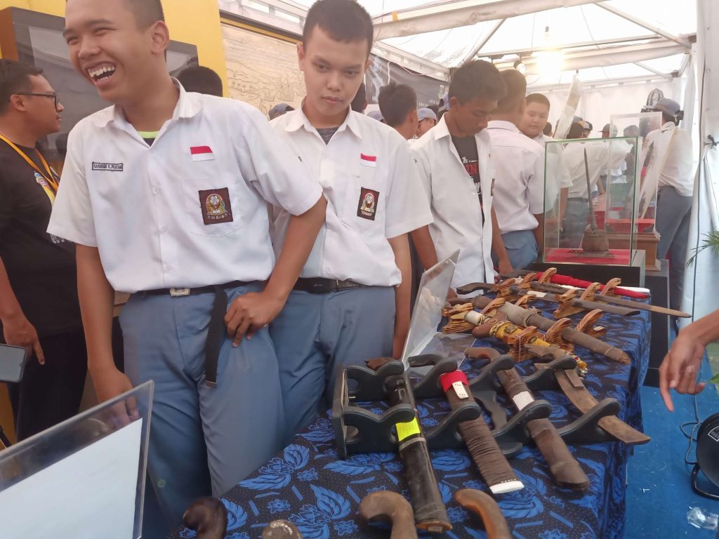 Dinas Pendidikan dan Kebudayaan Provinsi Banten gelar Museum Keliling di SMKN 2 Kota Tangerang