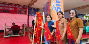 Yustina Repi Buka Wadah Pelatihan Tenun Khas Nias Selatan