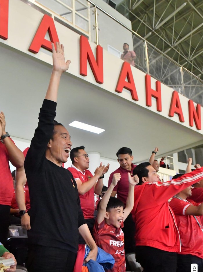 Presiden Joko Widodo (Jokowi) terlihat sangat gembira ketika Timnas Indonesia U-23 berhasil mencetak gol pertama dalam pertandingan kualifikasi Piala Asia U-23 2024 melawan Timnas Turkmenistan.(ist)