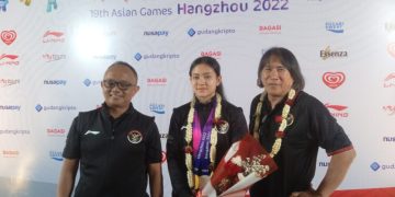 Atlet panjat tebing Indonesia Desak Made Rita Kusuma Dewi saat tiba di Bandara Soekarno-Hatta, Tangerang, pada Minggu malam, (8/10/2023)