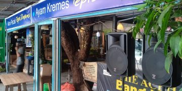 Kondisi warung dilengkapi pengeras suara di Setu Muara 7 Kota Tangsel. (RD/Suaranusantara)