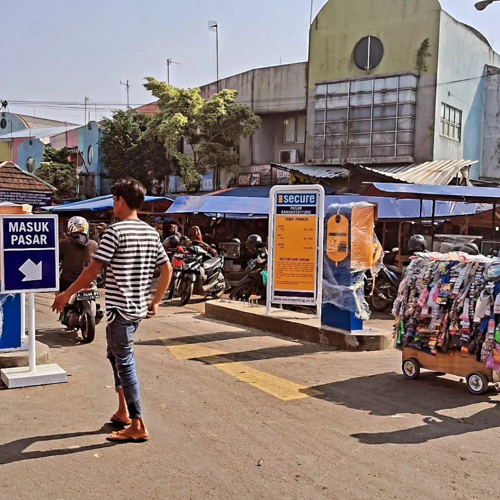 Perangķat parkir non tunai di Pasar Rangkasbitung.(SuaraNusantara/Def
