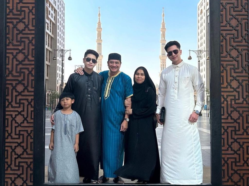 Athalla, Varrell, dan Ivan Fadilla saat melaksanakan ibadah umroh beberapa waktu lalu.