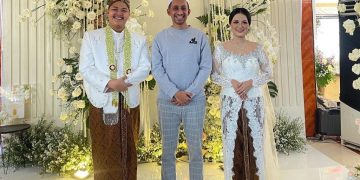 Habib Jafar Al Hadar Fotor Bersama Nopek Novian dan Pasangan.