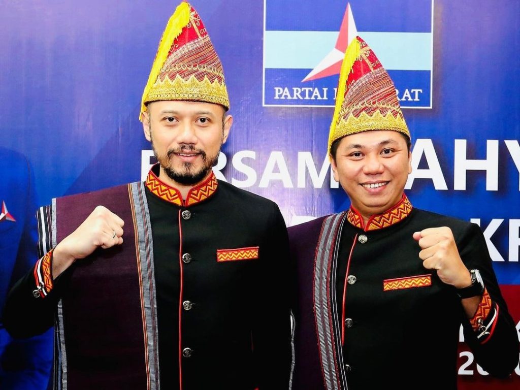 Wakil Sekjen Demokrat Jansen bersama Ketua Umum Demokrat Agus Harimurti Yudoyono