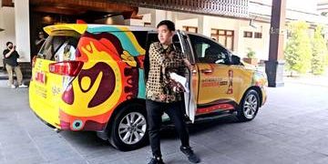 Mobil dinas Wali Kota Solo Gibran Rakabuming dihias promosi Piala Dunia u-17 2023